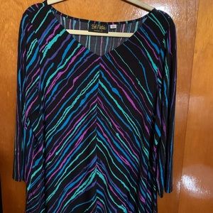 BOB MACKIE 3/4 SLEEVE TOP WITH HI-LO HEMLINE L
